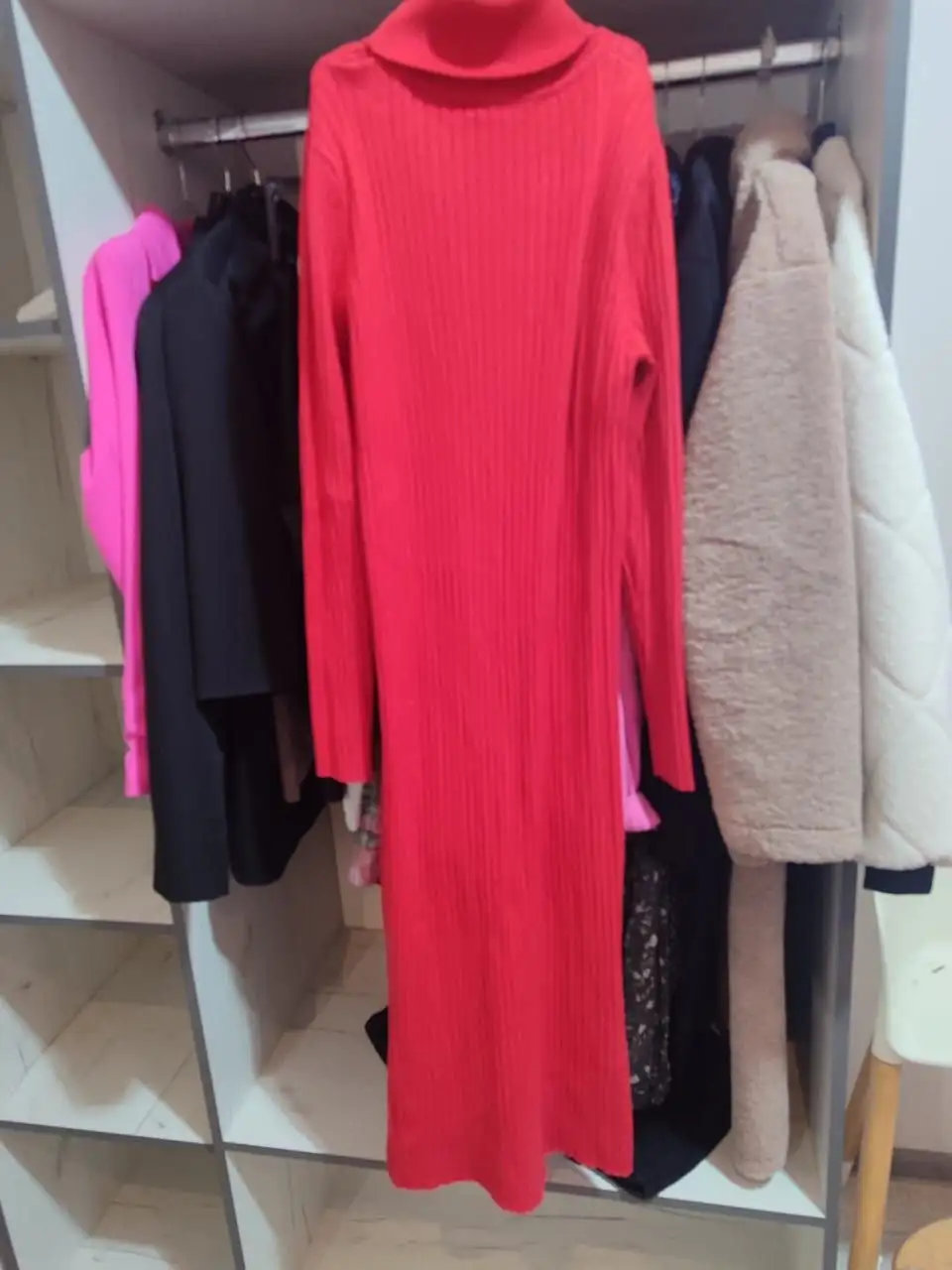 Продам платье лапша, мягкое, тянущееся, размер 46-50 - Платья (Одежда) в Владивосток