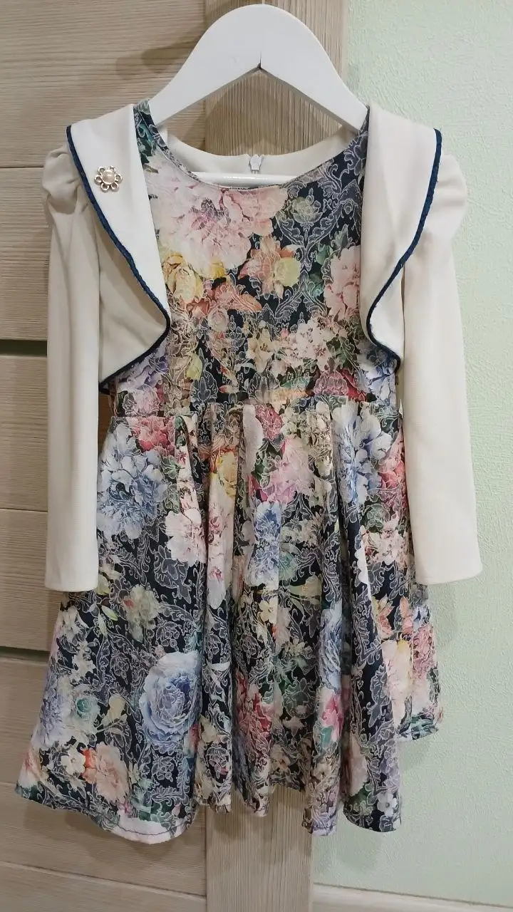 Нарядное платье для девочки 4-5 лет - Одежда для детей (Товары для детей) в Владивосток