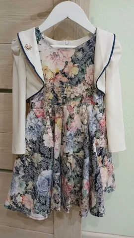 Нарядное платье для девочки 4-5 лет - Переноски и рюкзаки в Владивосток