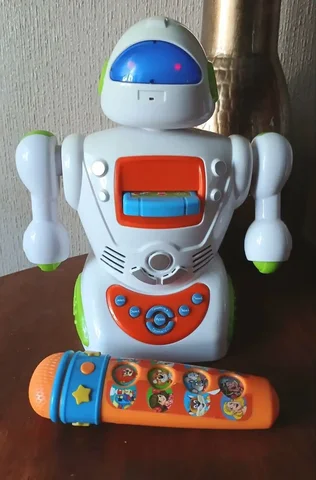 Интерактивные игрушки: робот-сказочник и микрофон с песнями - Переноски и рюкзаки в Владивосток