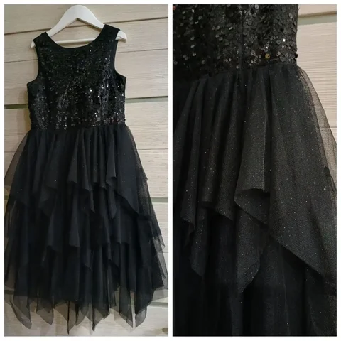 Продам нарядное платье для девочки в отличном состоянии - Переноски и рюкзаки в Владивосток