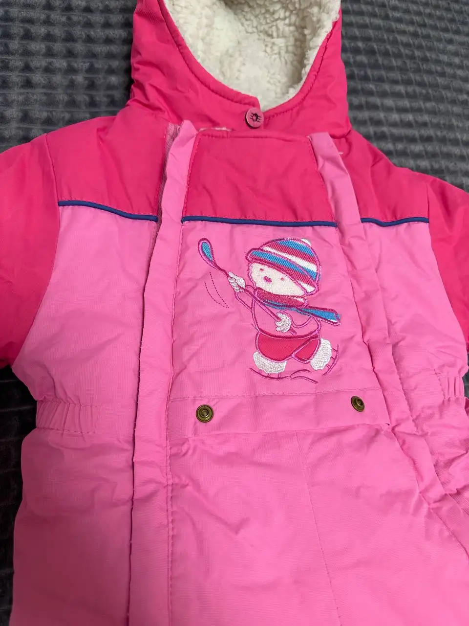 Продам зимний комбинезон на девочку - Одежда (Товары для детей) в Владивосток