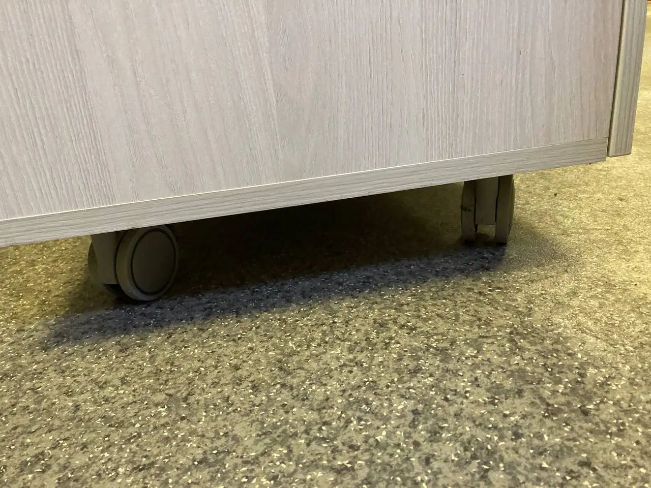 Ресепшен на колесах с замком - Мебель (Для дома и дачи) в Владивосток