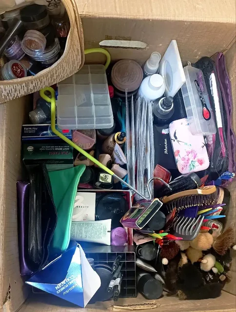 Большой ящик косметики с аксессуарами - Лекарства/Препараты в Владивосток