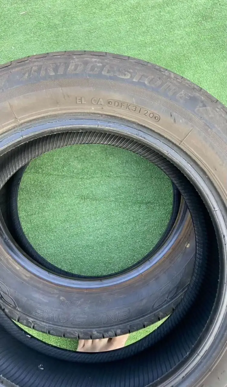 Продам 3 колеса Bridgestone и 1 Dunlop - Запчасти (Авто) в Владивосток