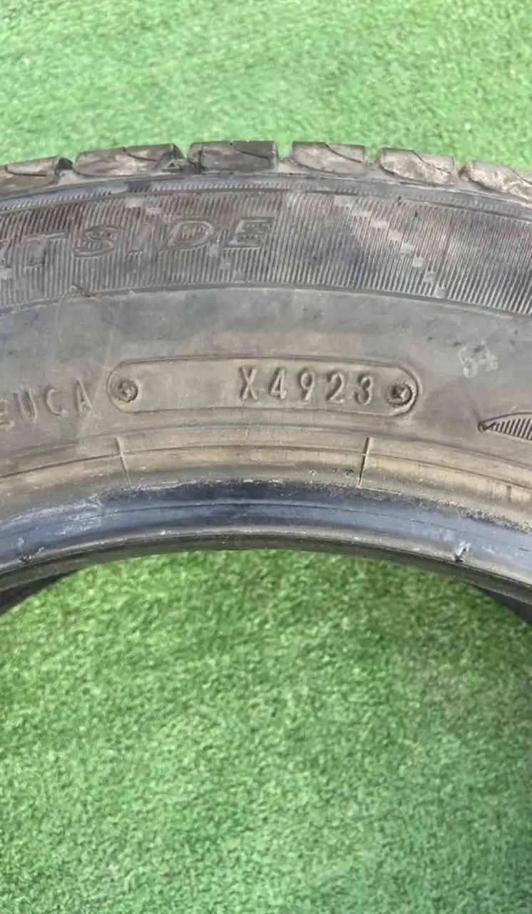 Продам 3 колеса Bridgestone и 1 Dunlop - Запчасти (Авто) в Владивосток