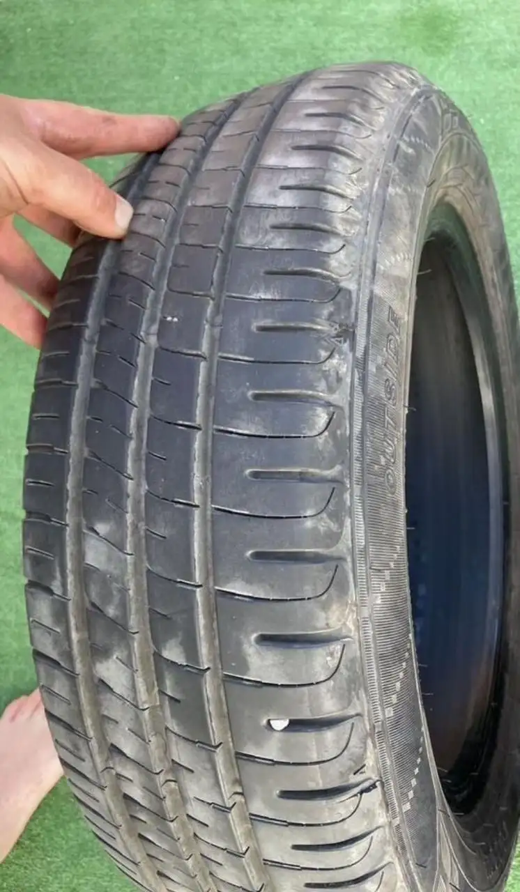 Продам 3 колеса Bridgestone и 1 Dunlop - Запчасти (Авто) в Владивосток