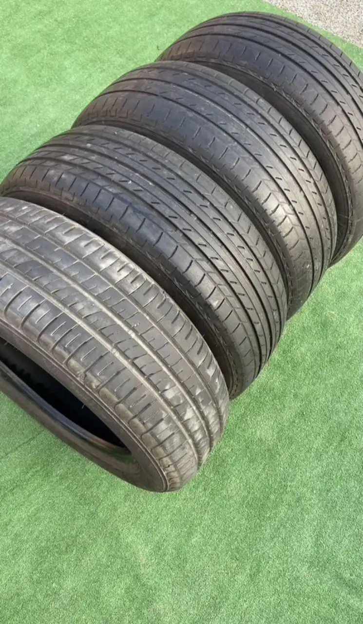 Продам 3 колеса Bridgestone и 1 Dunlop - Запчасти (Авто) в Владивосток