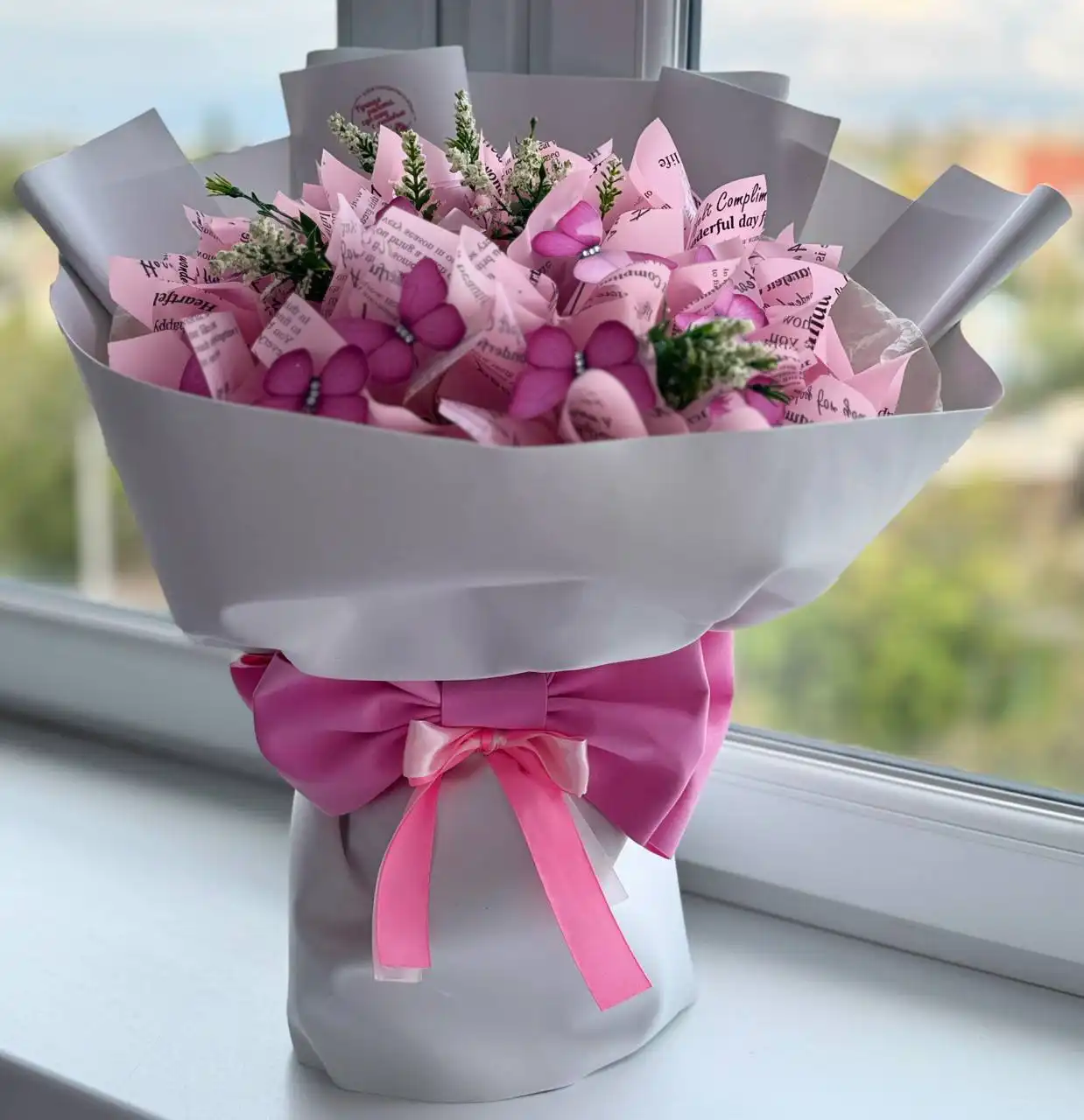 Новогодние светящиеся букеты из бабочек