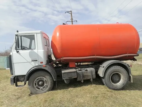 Услуги ассенизатора с бочкой 12м3 на автомобиле МАЗ - Образование и обучение в Севастополь