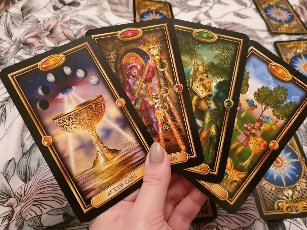 Гадание онлайн на картах Таро - Эзотерика (Услуги) в Севастополь, Симферополь