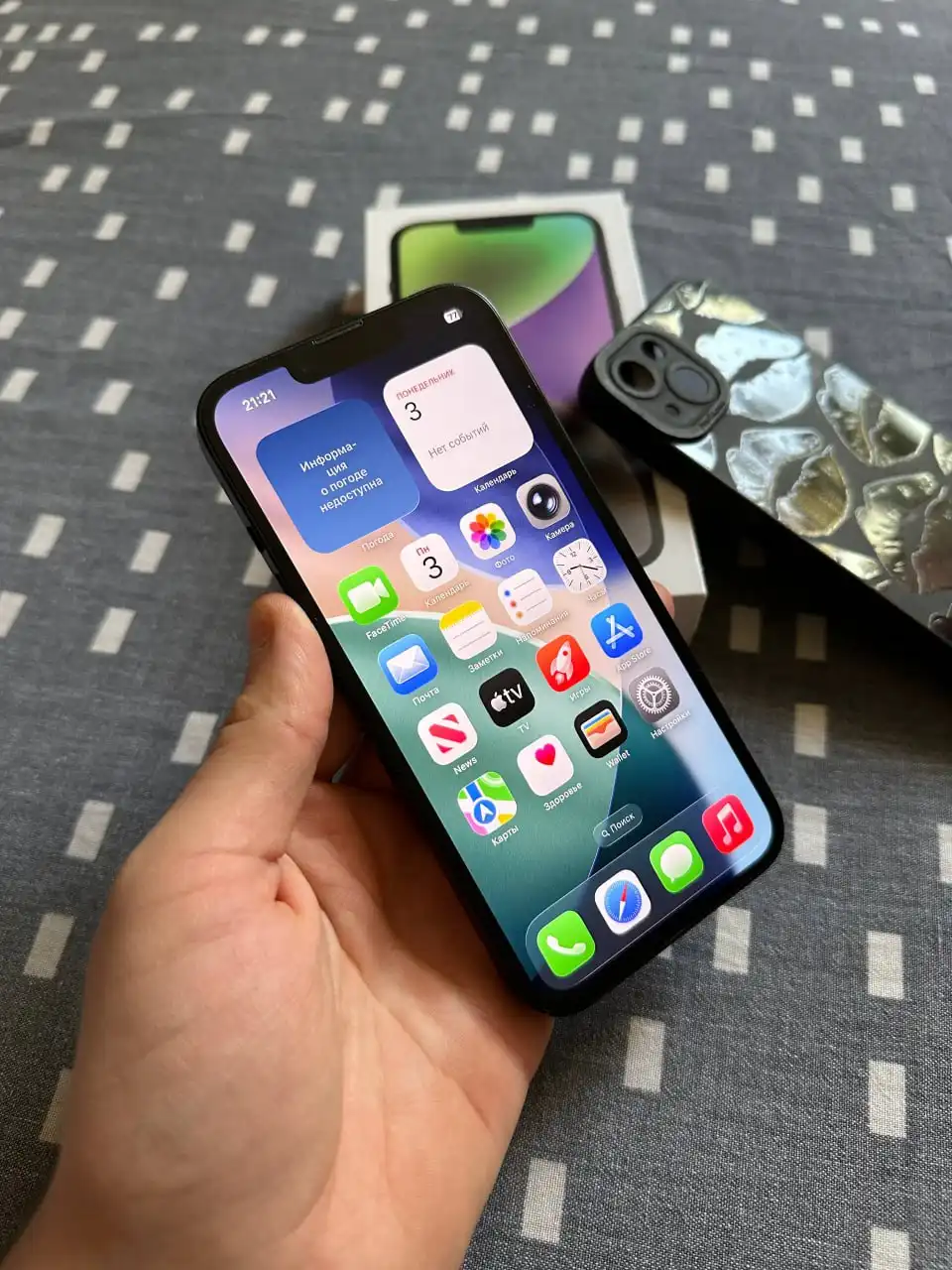 Продам iPhone 14 128 GB Midnight