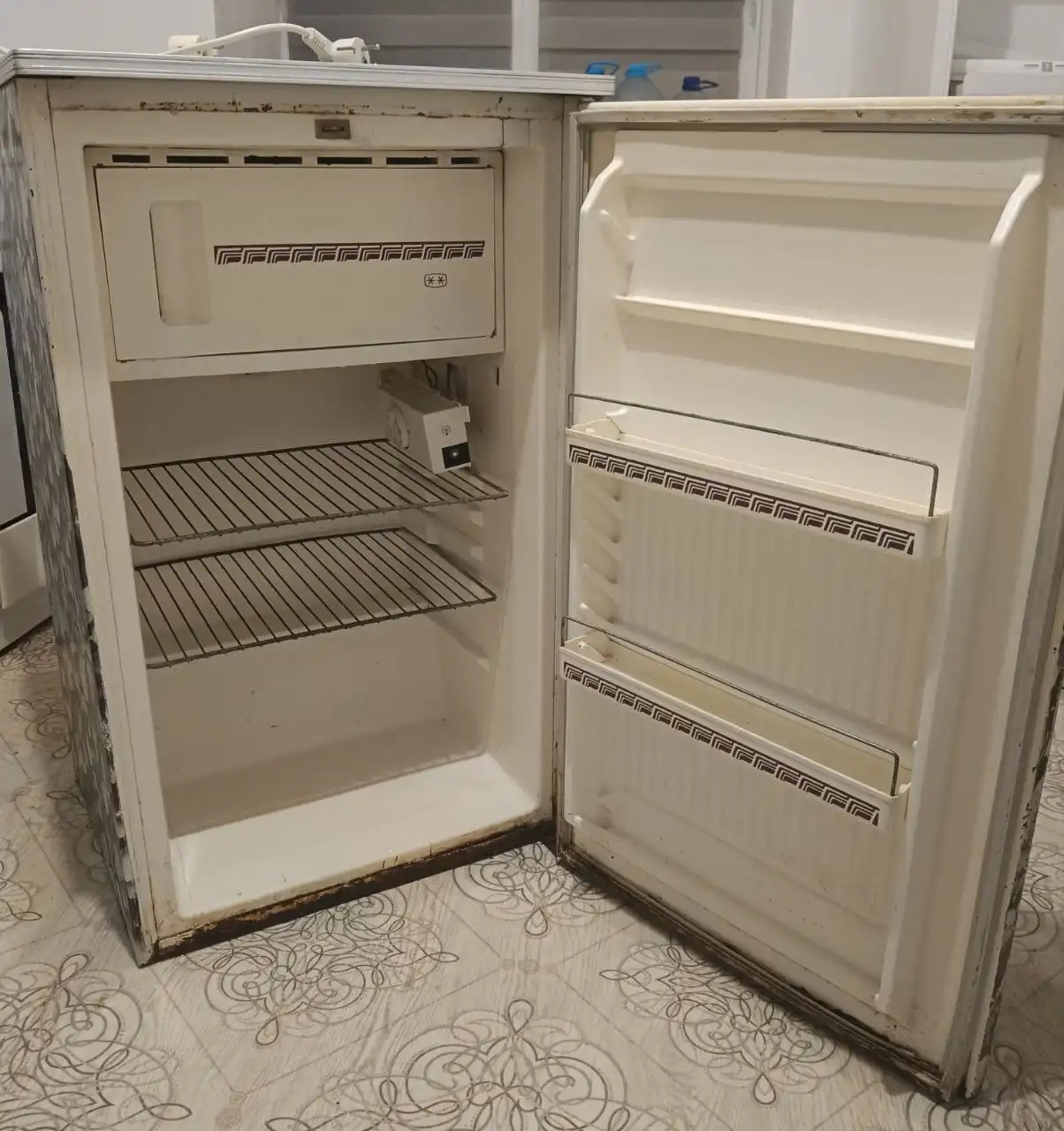 Холодильник маленький рабочий