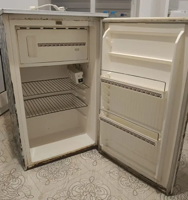 Холодильник маленький рабочий - Для дома и дачи в Оренбург