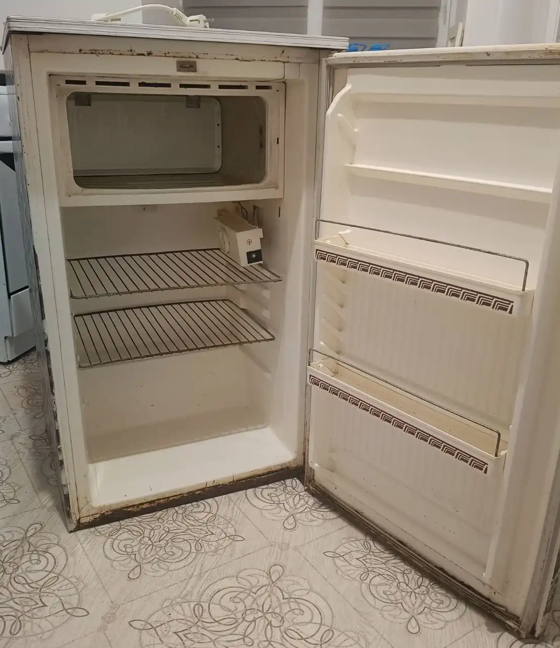 Холодильник маленький рабочий