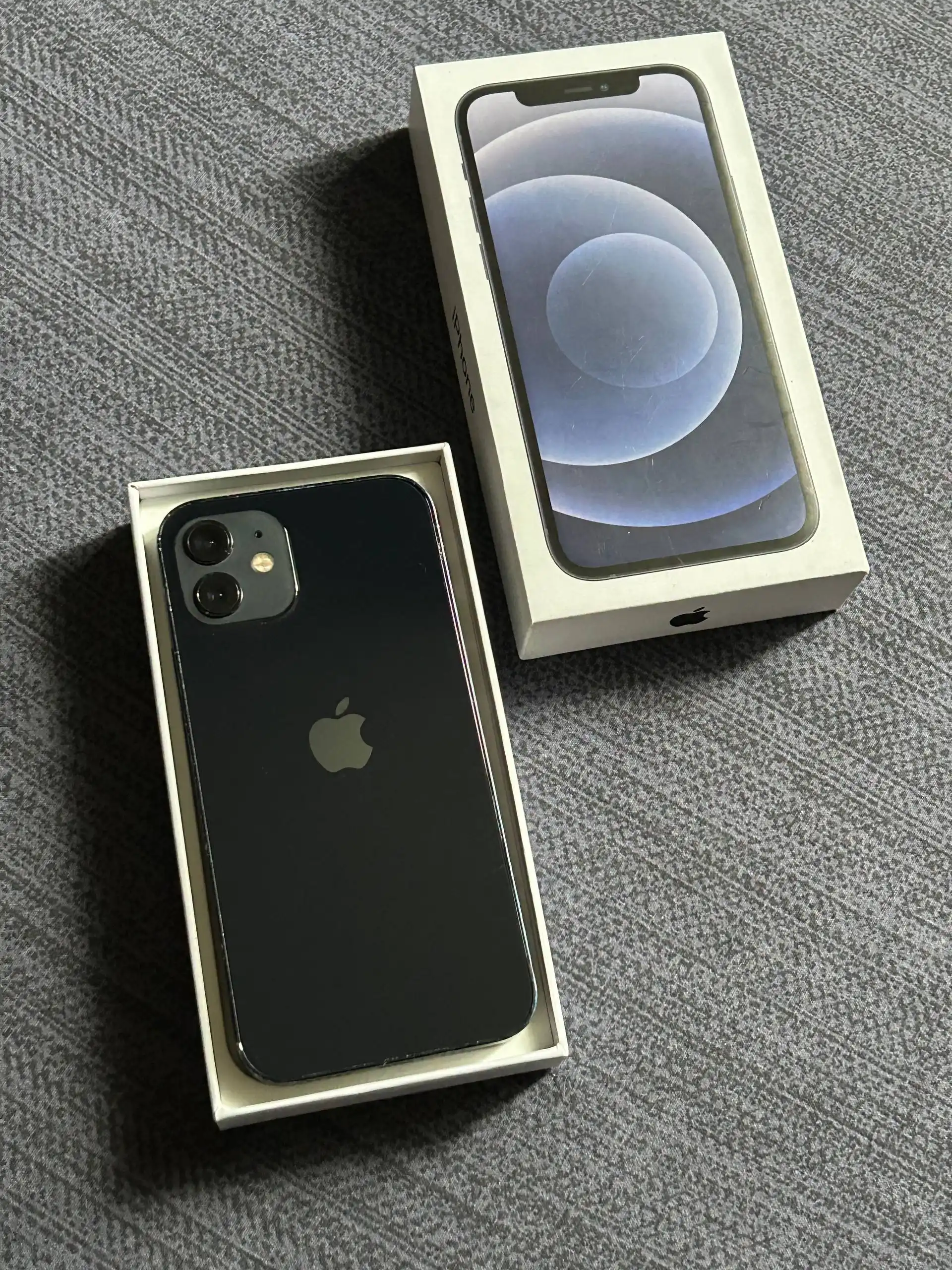 Продам iPhone 12 64 GB Black