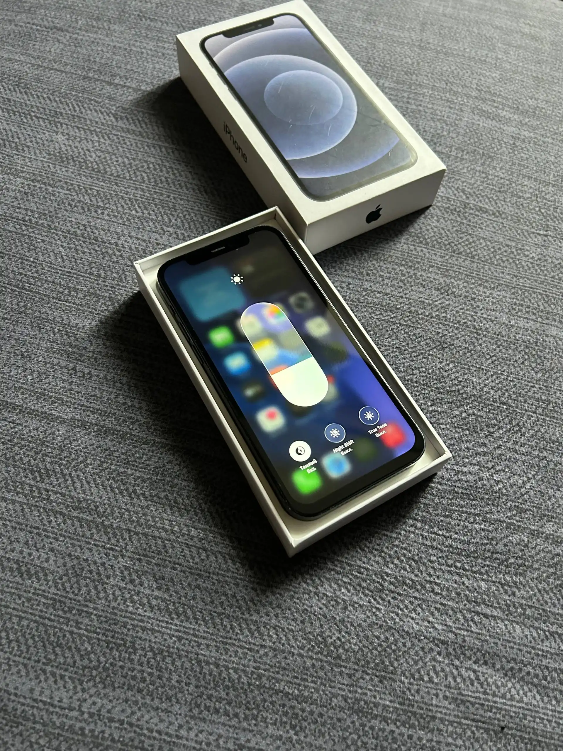 Продам iPhone 12 64 GB Black