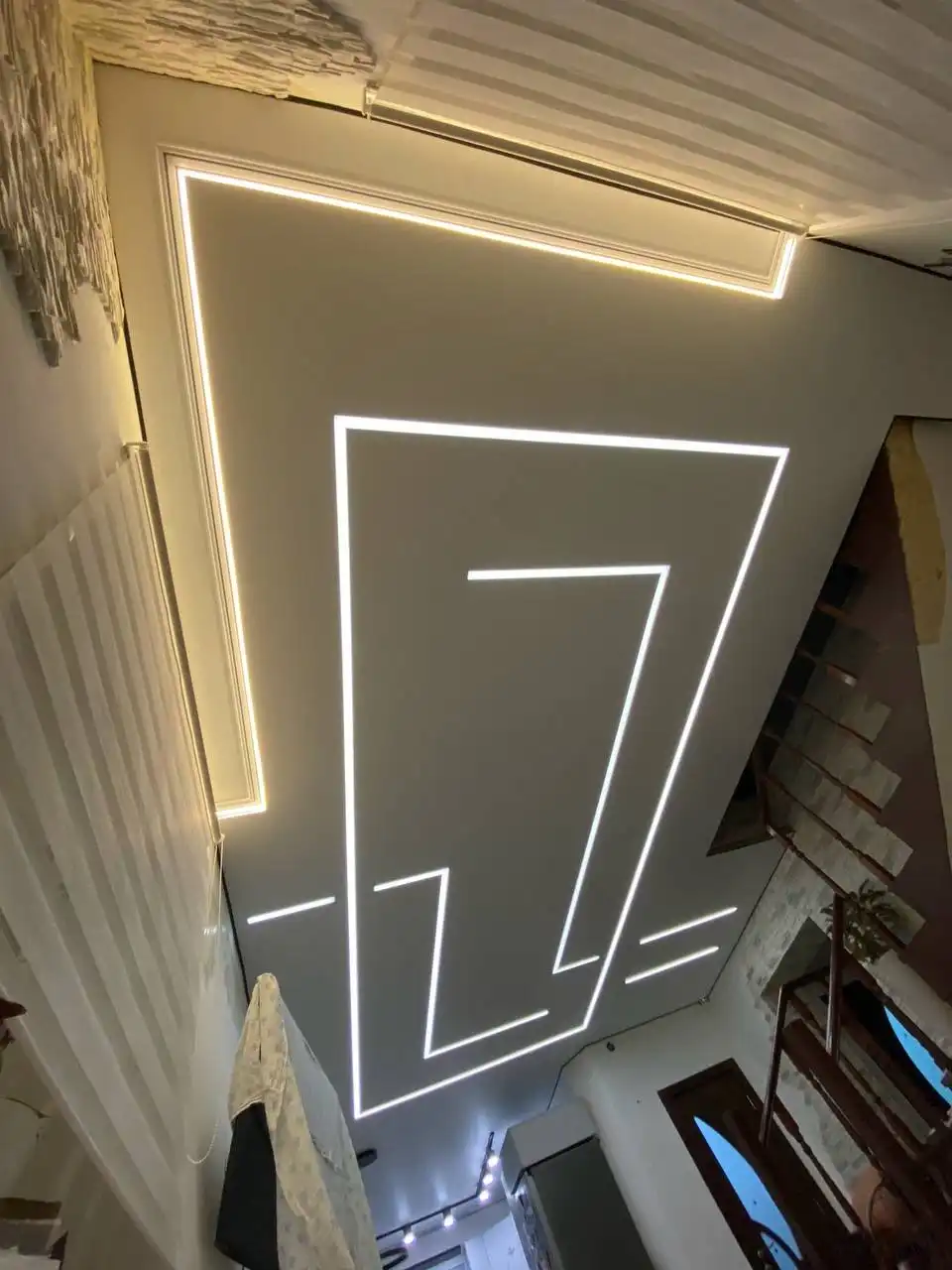 Потолки и Освещение