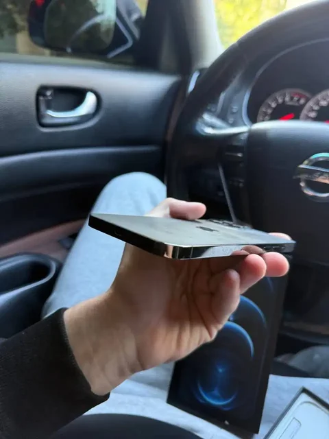 iPhone 12 Pro Max 256 ГБ с неисправностями - Электроника в Оренбург