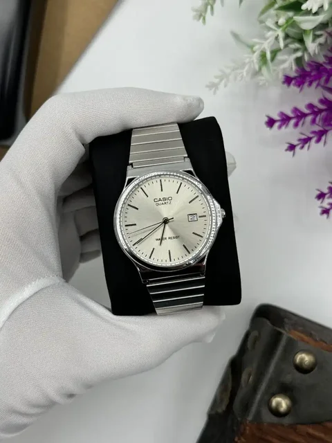 Наручные часы с кварцевым механизмом - Разное в Оренбург