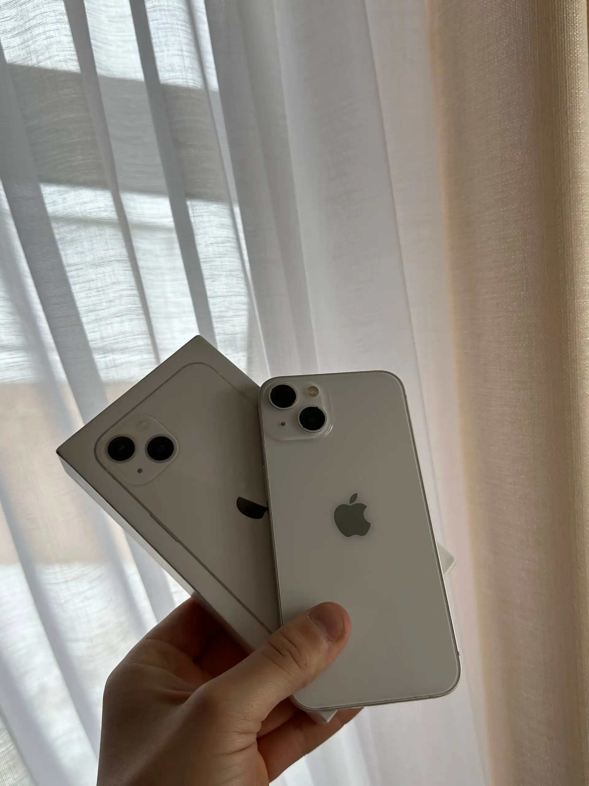 Продам iPhone 13 128 GB White с гарантией