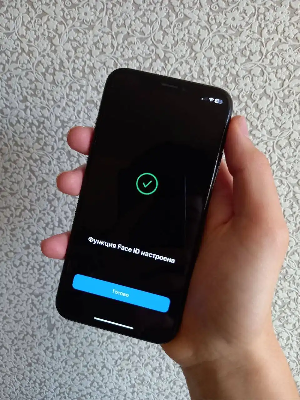iPhone X 64gb с пятном на экране