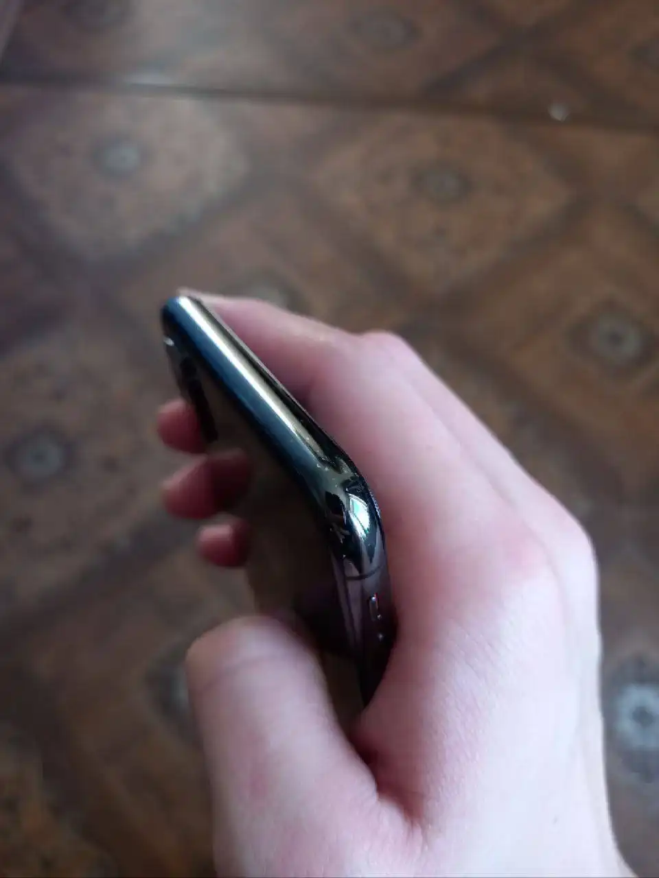 iPhone X 64gb с пятном на экране