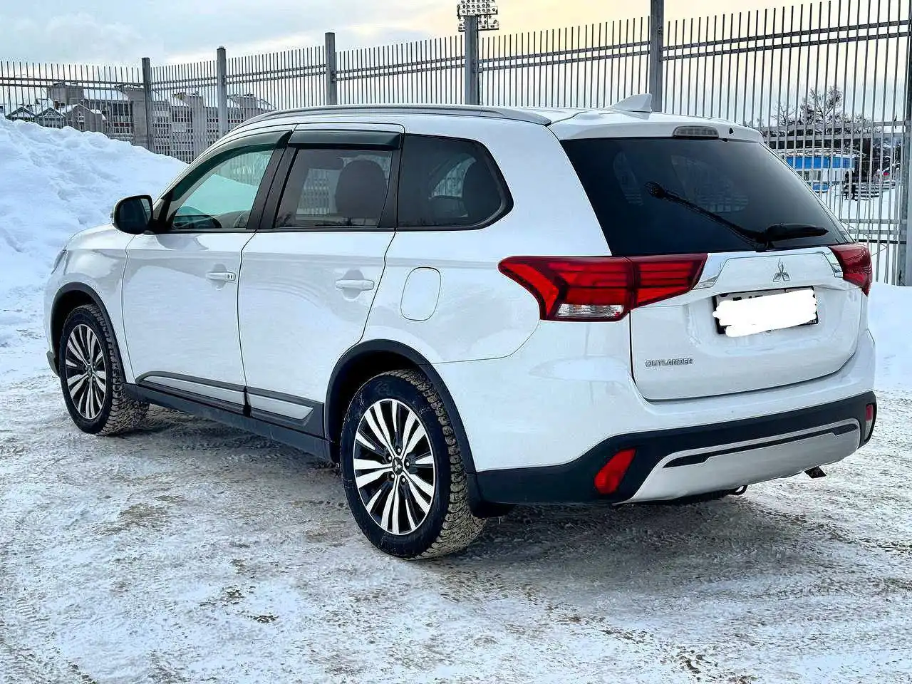 Продажа Mitsubishi Outlander 2020 года - Внедорожники/кроссоверы (Авто) в Оренбург