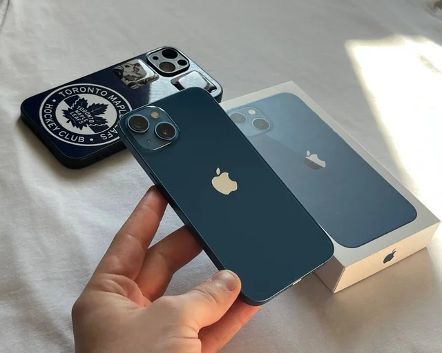 Продам iPhone 13 128 GB в отличном состоянии - Аксессуары для телефонов в Оренбург