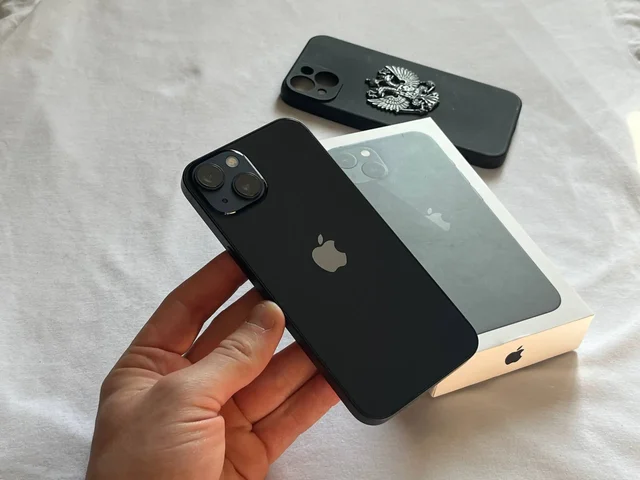 Продам iPhone 13 128 GB Midnight в отличном состоянии - Аксессуары для телефонов в Оренбург