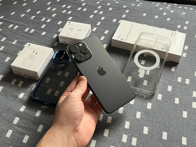 Продам iPhone 15 Pro Max 256GB Black Titanium - Аксессуары для телефонов в Оренбург