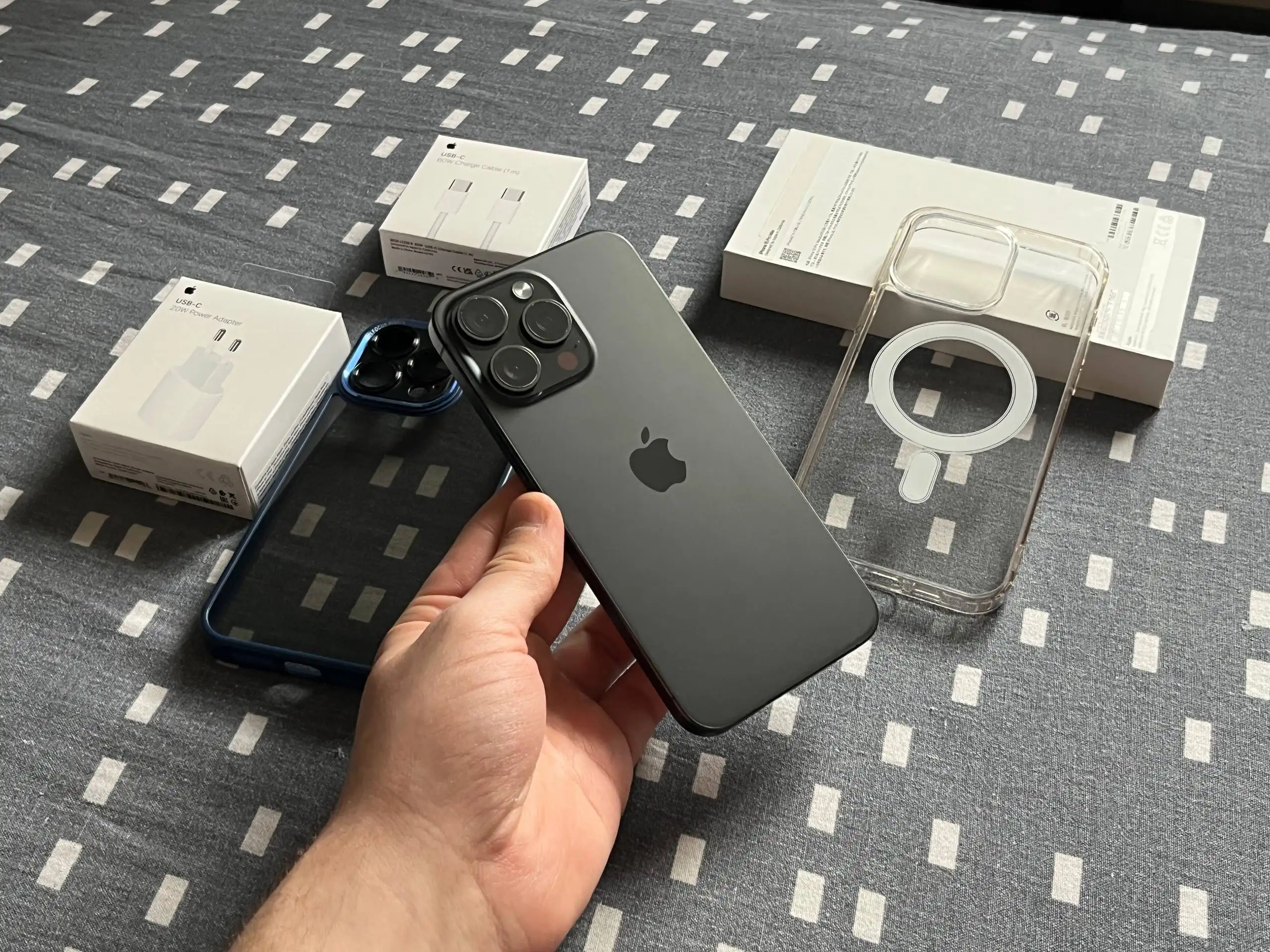 Продам iPhone 15 Pro Max 256 GB Black Titanium - Смартфоны и телефоны (Электроника) в Оренбург