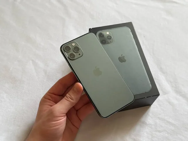 Продам iPhone 11 Pro 256 GB Midnight Green - Фото- и видеотехника в Оренбург