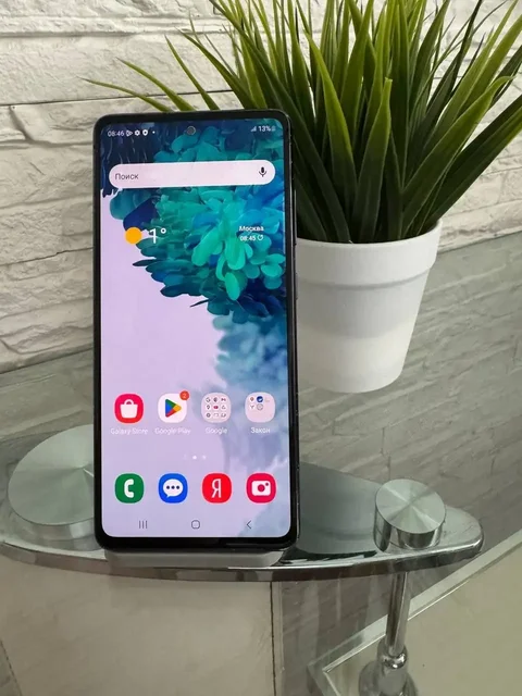 Samsung Galaxy S20 FE 128GB в отличном состоянии - Автомагнитолы в Оренбург