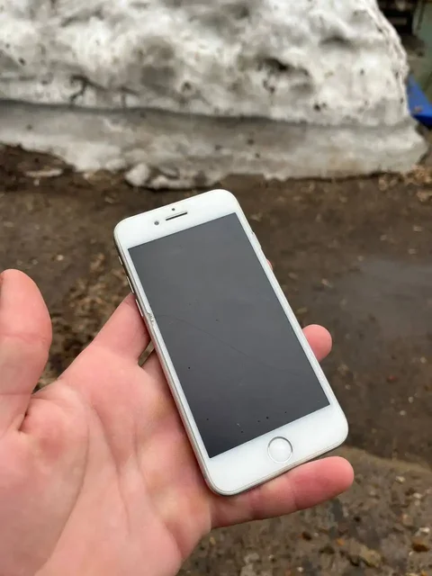 Продам iPhone 8 64gb в отличном состоянии - Автомагнитолы в Оренбург