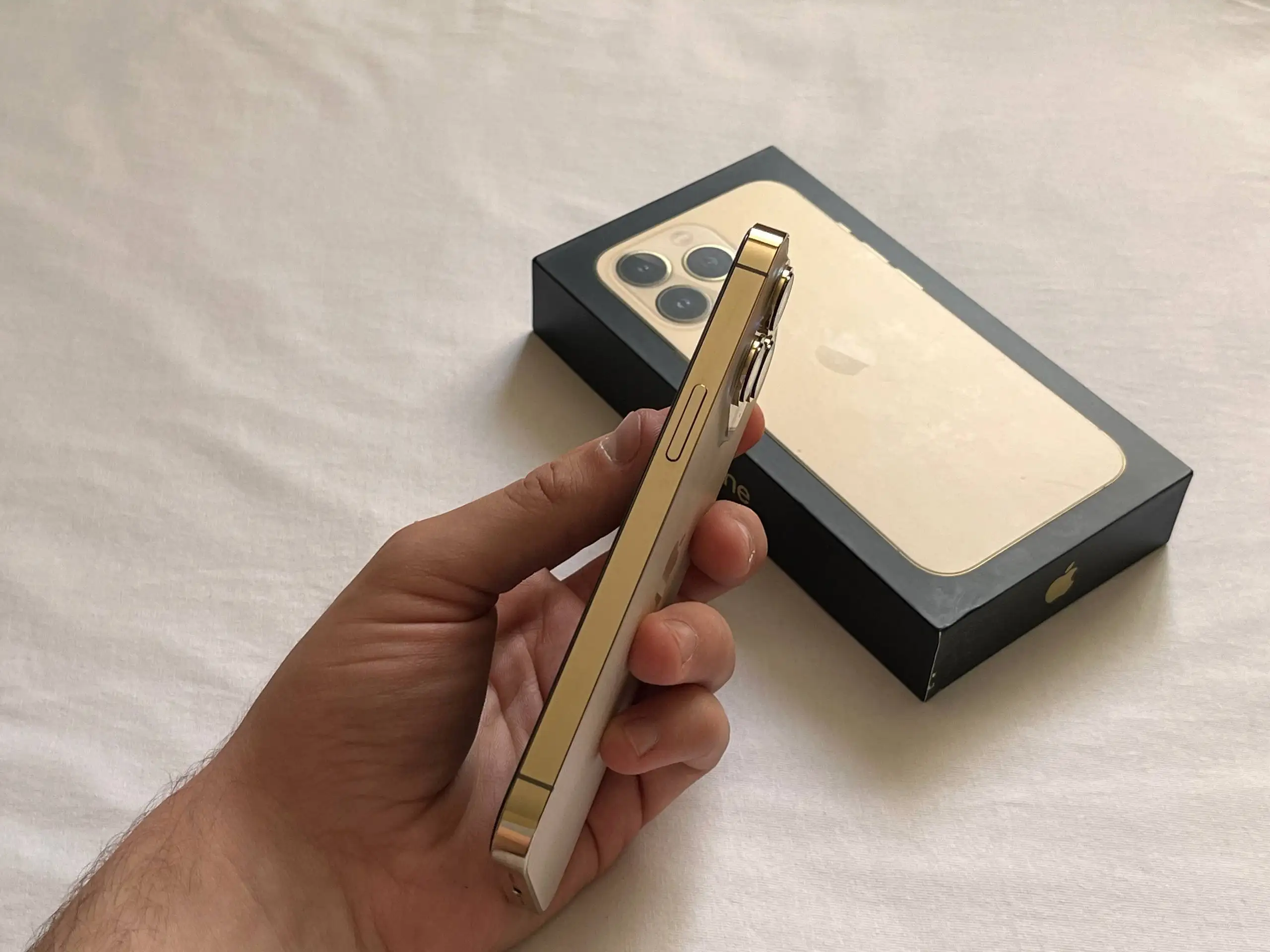 Продам iPhone 13 Pro 256 GB Gold - Смартфоны и аксессуары (Электроника) в Оренбург