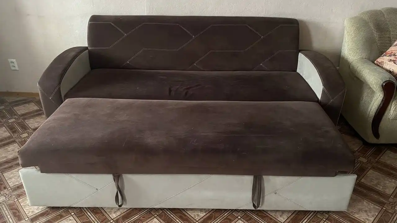 Продается диван в хорошем состоянии