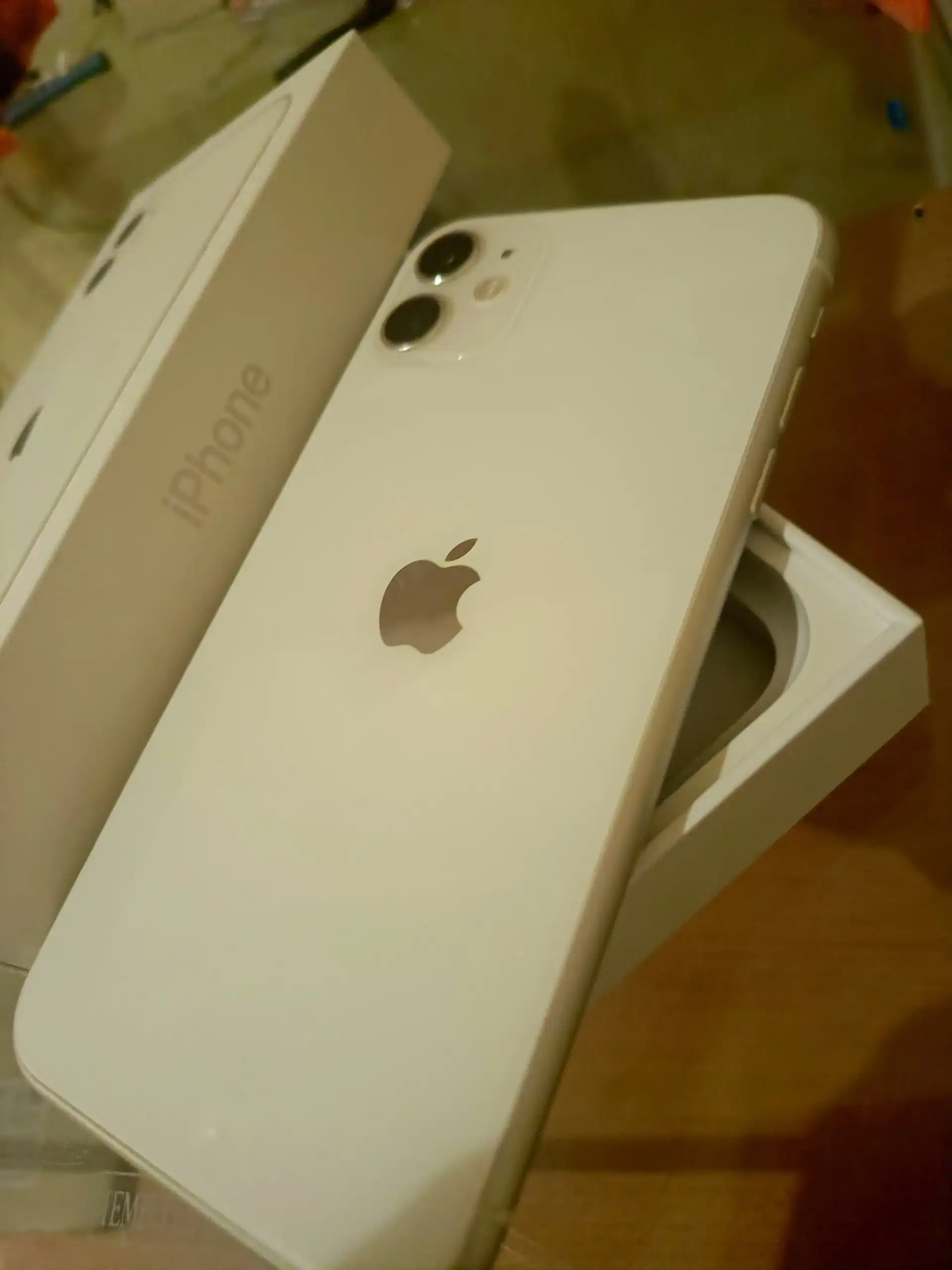 Продам 11 iPhone 72акб 64 память - Смартфоны (Электроника) в Астрахань