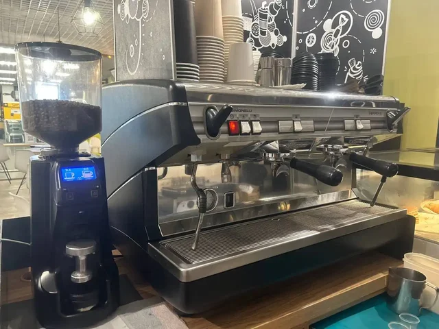 Продается профессиональная кофемашина Nuova Simonelli Appia II с кофемолкой - частное объявление в Тюмень