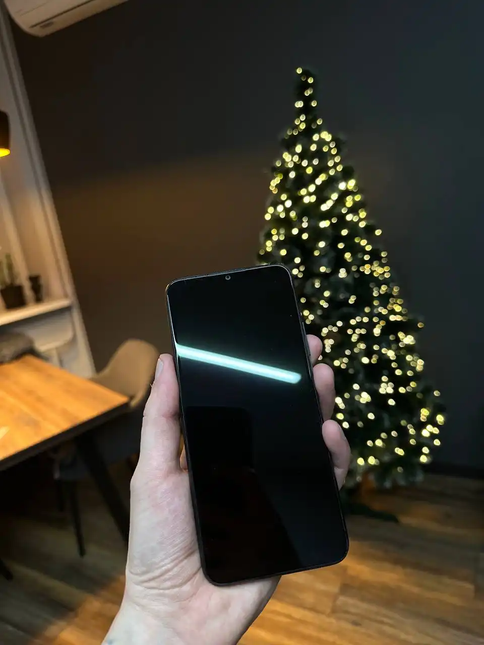 Продам практически новый телефон без царапин и сколов