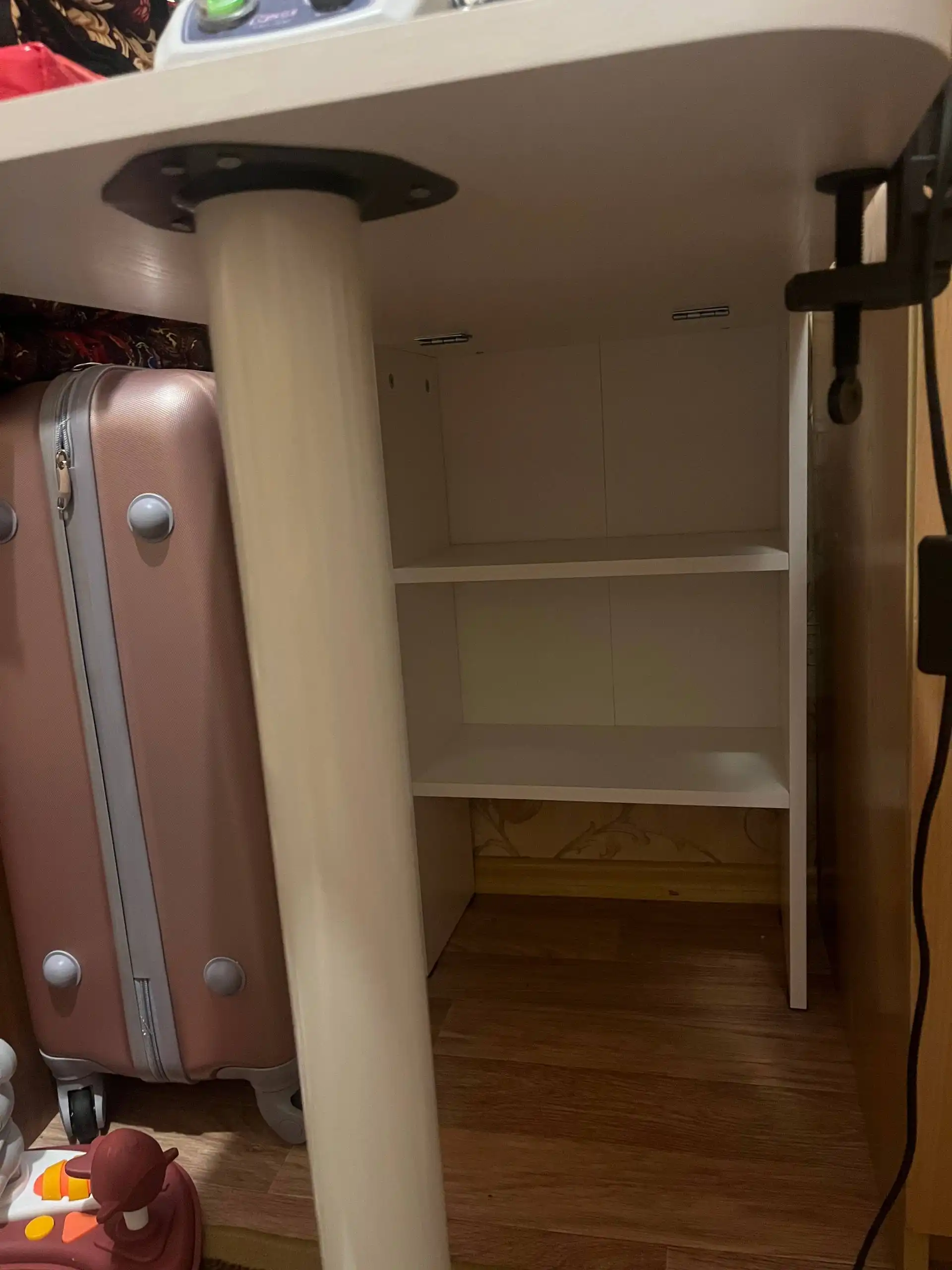 Продажа набора для маникюра и стола