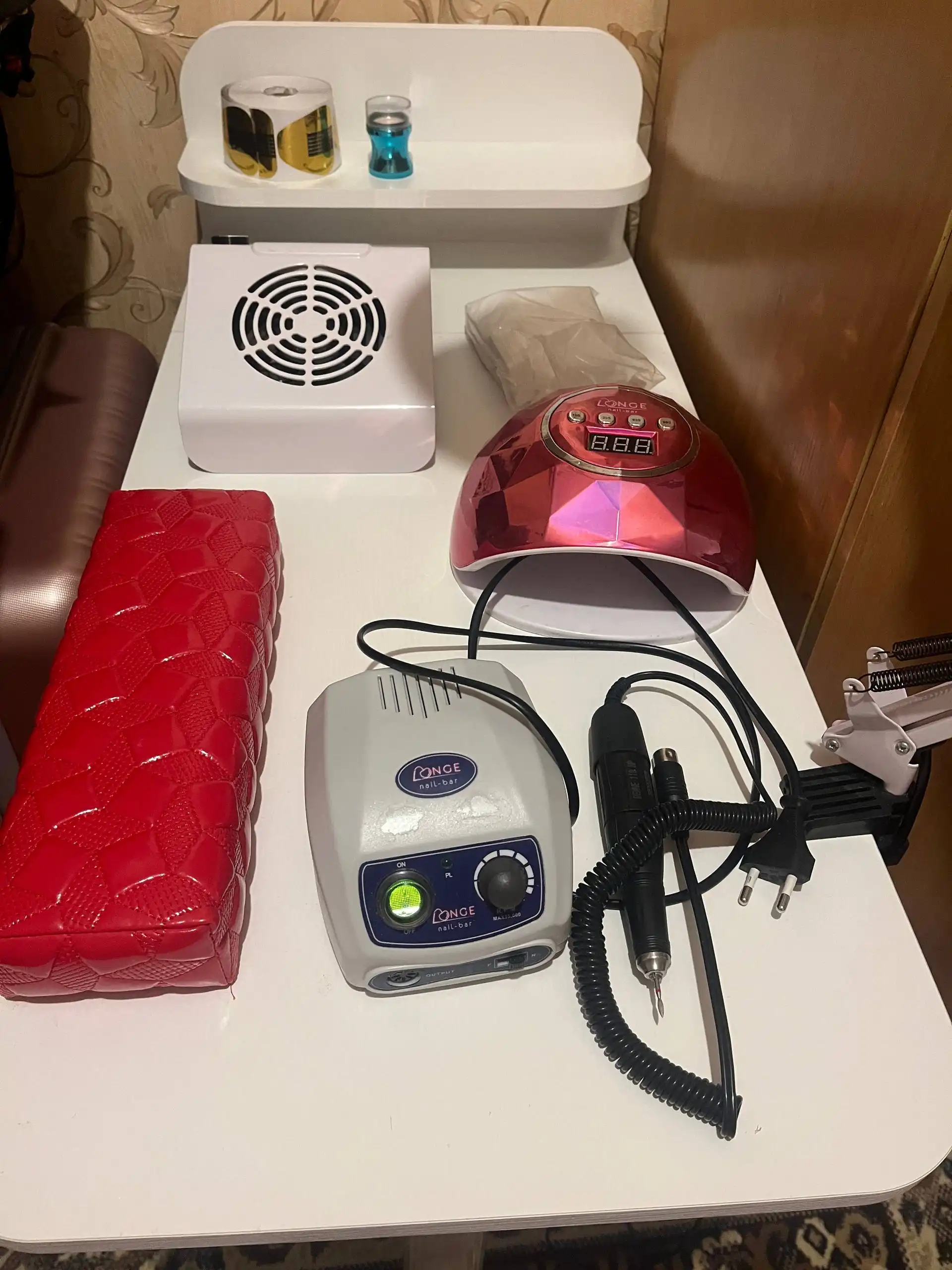 Продажа набора для маникюра и стола