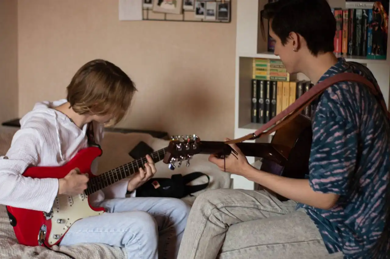 Обучение игре на гитаре и фортепиано в Тюмени