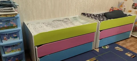 Трехъярусная детская кровать с матрасами и постельным бельем - Товары для детей в Тюмень