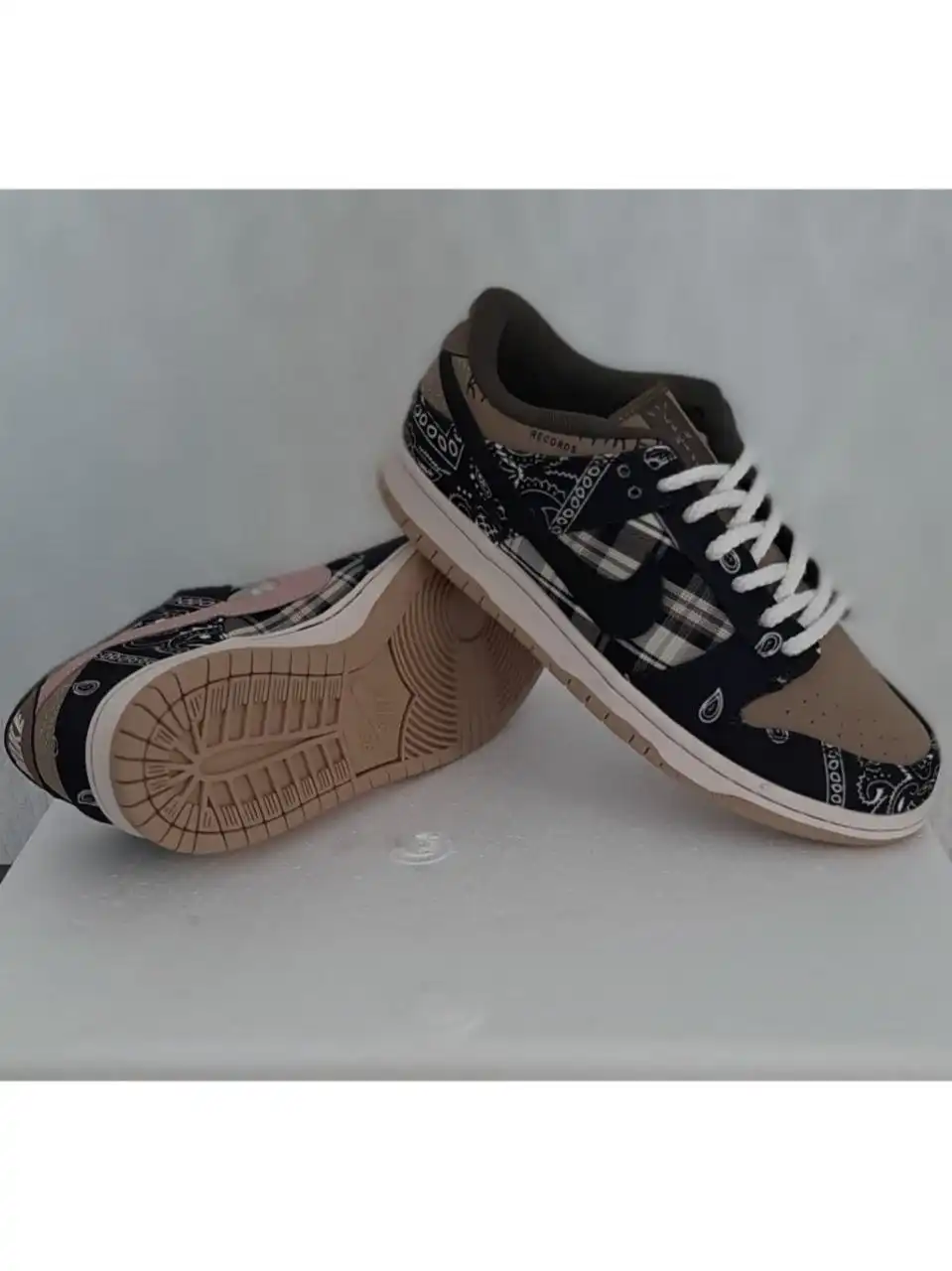 Кроссовки 44 размер новые в коробке