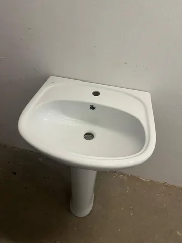 Продам раковину от застройщика - Сантехника в Тюмень