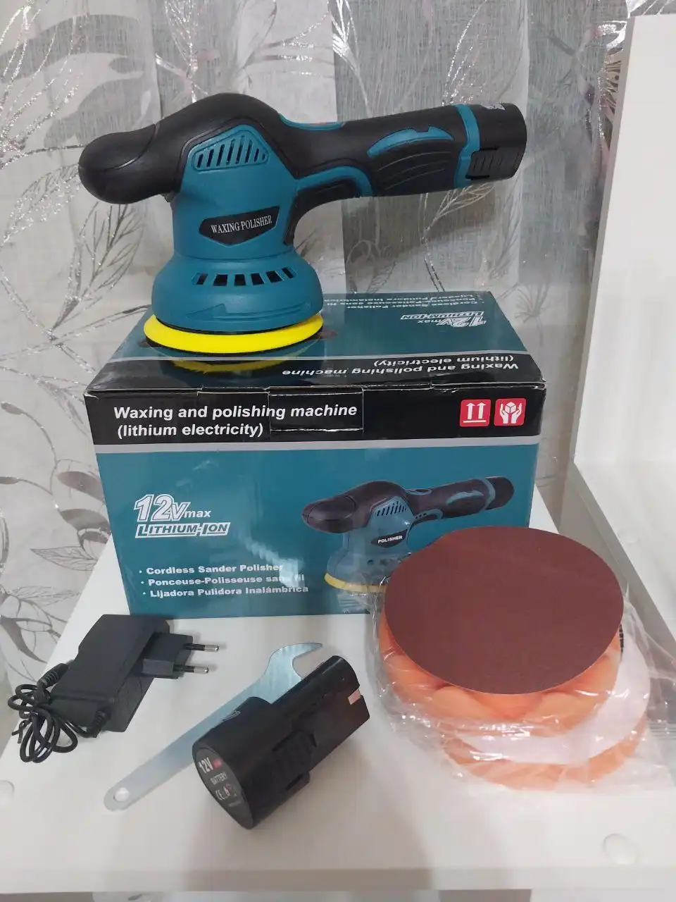 Полировальная машинка с двумя аккумуляторами - Строительное оборудование (Готовый бизнес и оборудование) в Тюмень