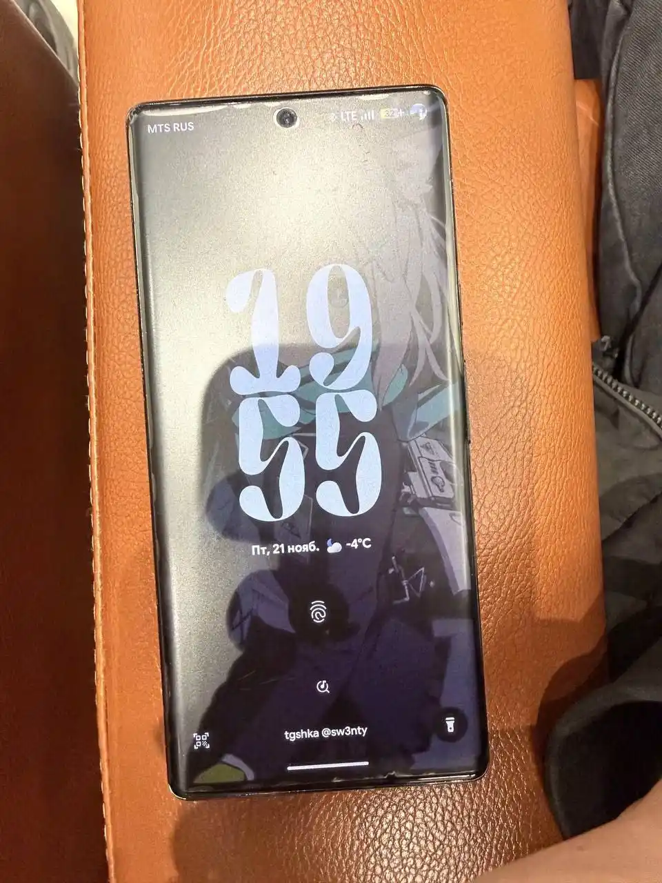 iPhone 256GB с небольшим сколом