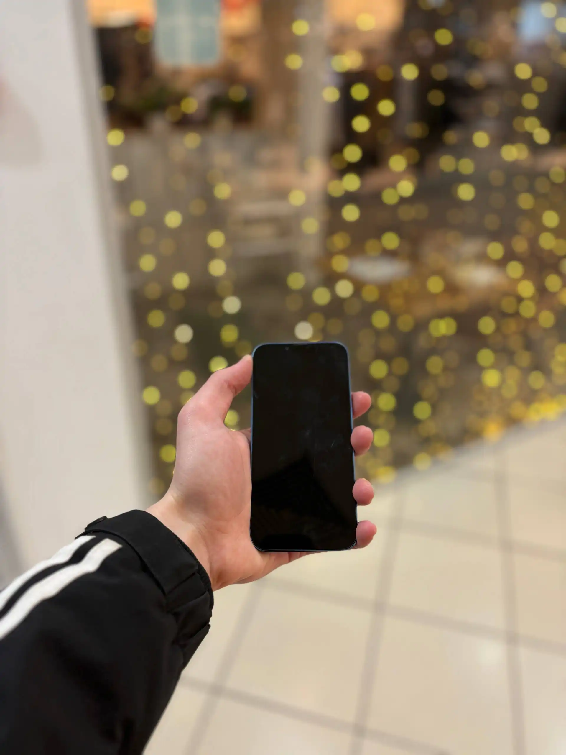 Продам iPhone 13 256GB с повреждениями