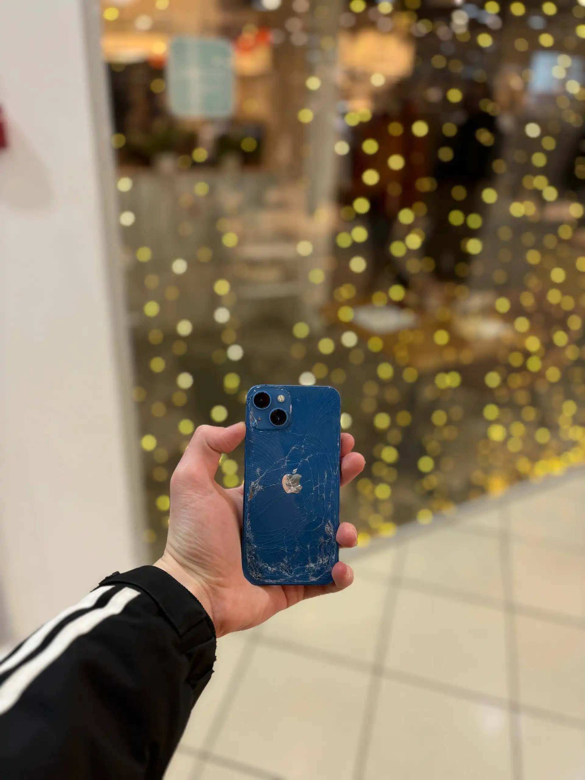 Продам iPhone 13 256GB с повреждениями